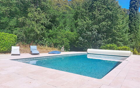 Les Sources: Casa, Casa, Vaso Di Fiori, Tetto, Zona Residenziale, Porta, Materiale Composito, Flagstone, Pianta Della Casa