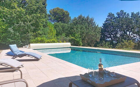 Les Sources: Casa, Casa, Vaso Di Fiori, Tetto, Zona Residenziale, Porta, Materiale Composito, Flagstone, Pianta Della Casa