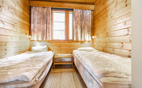 Naavarinne: Legna, Pavimento, Camera Da Letto, Pavimentazione, Letto, Soffitto, Color Legno, Lenzuolo, Bedding, Latifoglie
