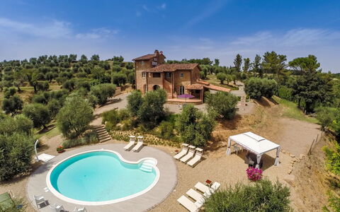 Villa Larino: Paesaggio, Area Rurale, Estate, Agriturismo, Villa, Hacienda, Dimora, Piscina