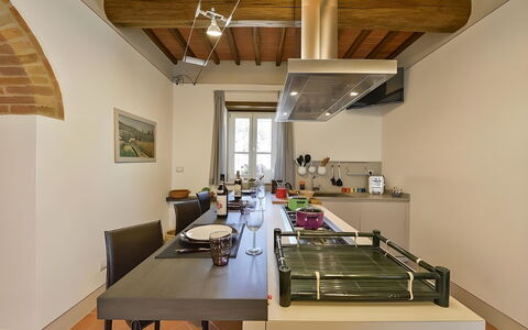 Villa Larino: Mobilia, Interior Design, Cucina, Pavimentazione, Controsoffitto, Elettrodomestico Da Cucina, Legna, Soffitto, Illuminazione, Pavimento