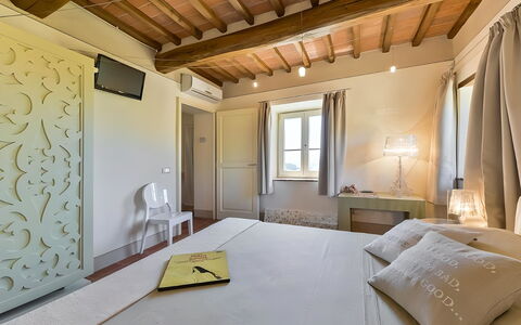 Villa Larino: Parete, Interior Design, Camera Da Letto, Letto, Pavimentazione, Pavimento, Soffitto, Mobilia, Camera, Illuminazione