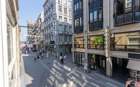 Centrally Located Sea You Again: Giorno, Costruzione, Finestra, Zona Urbana, Città, Cittadina, Area Metropolitana, Quartiere, Appartamento, Strada