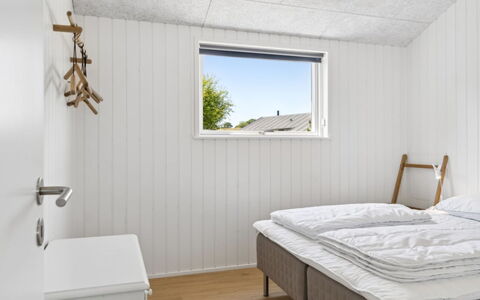 Pia - 350M from the Sea: Parete, Legna, Soffitto, Pavimento, Pavimentazione, Camera Da Letto, Bedding, Lenzuolo, Letto, Color Legno