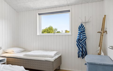Pia - 350M from the Sea: Legna, Pavimento, Soffitto, Camera Da Letto, Plank, Bedding, Latifoglie, Letto, Color Legno, Design