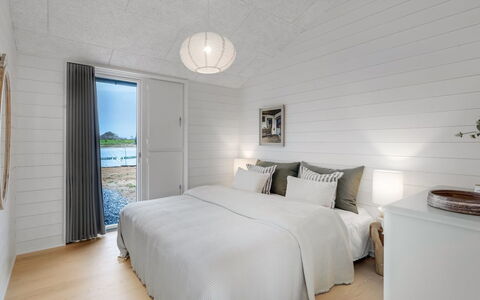 Pia - 350M from the Sea: Legna, Soffitto, Pavimentazione, Pavimento, Camera Da Letto, Pavimento In Legno, Latifoglie, Plank, Bedding, Letto