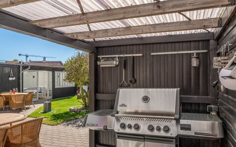 Annagrete - 300M from the Sea: Legna, Deck, Giardino, Shade, Struttura Esterna, Terrazza, Backyard, Latifoglie, Vaso Di Fiori, Plank