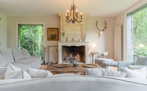 Le Chant D'Azif: Mobilia, Interior Design, Legna, Soggiorno, Casa, Divano, Illuminazione, Soffitto, Sedia, Tavolo