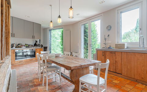 Le Chant D'Azif: Mobilia, Interior Design, Pavimentazione, Parete, Pavimento, Legna, Cucina & Sala Da Pranzo Tavolo, Soffitto, Tavolo, Cucina