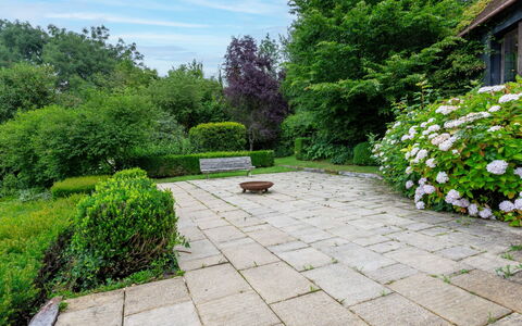 Le Chant D'Azif: Verde, Giardino, Arbusto, Flagstone, Groundcover, Passerella, Landscaping, Prato, Giardino Botanico