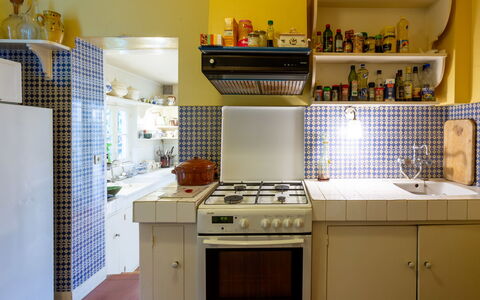 Maison Rose: Elettrodomestico Da Cucina, Cucina, Apparecchio Major, Controsoffitto, Cucina Stufa, Interior Design, Stufa, Stufa A Gas, Elettrodomestico, Pavimentazione