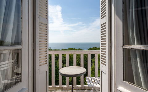 Maison Rose: Balcone, Portico, Mobili Da Esterno, Colonna, Shade, Corrimano, Recinzione, Deck