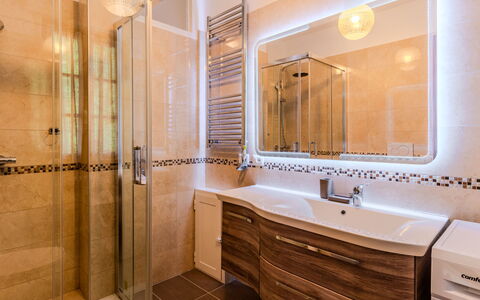 Sant'Agata: Bagno, Idraulico Fixture, Interior Design, Pavimentazione, Lavello, Mobiletto Del Bagno, Pavimento, Lavandino Del Bagno, Specchio, Rubinetto