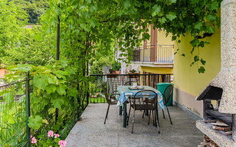 Casa Iolanda: Mobilia, Sedia, Mobili Da Esterno, Tavolo, Tavolo Esterno, Shade, Backyard, Cucina & Sala Da Pranzo Tavolo, Giardino, Cortile