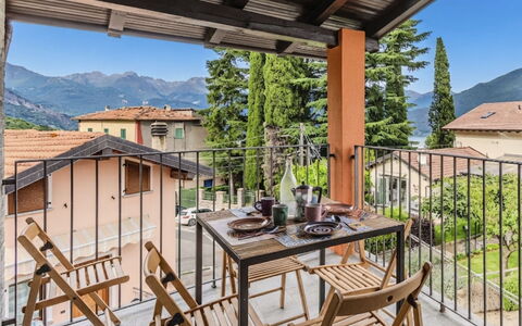 Casa Matilde: Mobilia, Sedia, Tavolo, Portico, Balcone, Mobili Da Esterno, Tavolo Esterno, Shade, Cucina & Sala Da Pranzo Tavolo, Eco Hotel