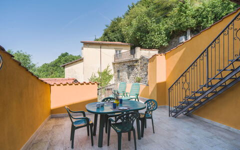 Casa Morgana: Parete, Pavimento, Casa, Appartamento, Balcone, Pianta Della Casa, Color Legno, Vaso Di Fiori, Eco Hotel, Mobili Da Esterno