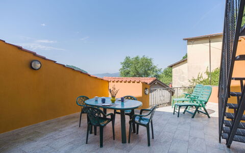 Casa Morgana: Casa, Balcone, Mobili Da Esterno, Shade, Pianta Della Casa, Color Legno, Sedia, Vaso Di Fiori, Eco Hotel, Corrimano