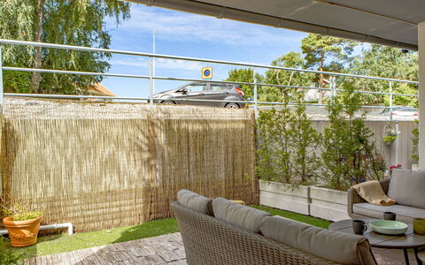 Strandpärlan: Vaso Di Fiori, Shade, Mobili Da Esterno, Balcone, Recinzione, Pianta Della Casa, Giardino, Sedia, Portico, Backyard