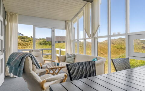 Elsamaria - 400M from the Sea: Legna, Mobilia, Casa, Pavimento, Interior Design, Portico, Sedia, Latifoglie, Shade, Color Legno