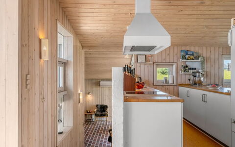 Elsamaria - 400M from the Sea: Cucina, Pavimentazione, Legna, Interior Design, Soffitto, Controsoffitto, Pavimento, Elettrodomestico Da Cucina, Lampada, Mobilia