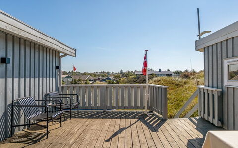 Elsamaria - 400M from the Sea: Cielo, Tetto, Casa, Materiale Composito, Deck, Balcone, Raccordo, Portico, Plank, Corrimano