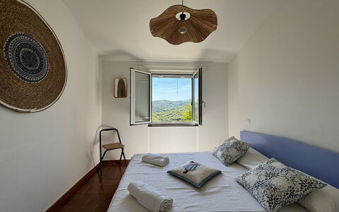 Il Fienile, Garden and Peacefull View: Camera Da Letto, Letto, Lenzuolo, Bedding, Mobilia, Interior Design, Biancheria, Telaio Del Letto, Pavimento, Casa