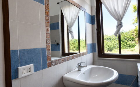 Villa Gertrude: Interior Design, Pavimentazione, Pavimento, Idraulico Fixture, Camera, Bagno, Lavello, Soffitto, Lavandino Del Bagno, Idraulico