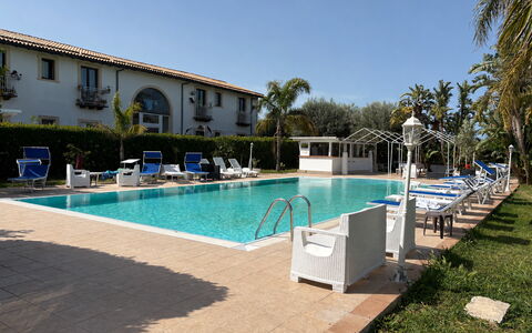 Villa Gertrude: Piscina, Ricorrere, Hotel, Hacienda, Eco Hotel, Terme, Villa, Lettino, Resort Citta '