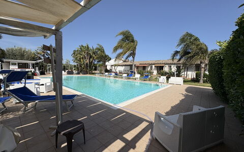 Villa Gertrude: Piscina, Ricorrere, Eco Hotel, Shade, Hacienda, Hotel, Lettino, Estate, Villa