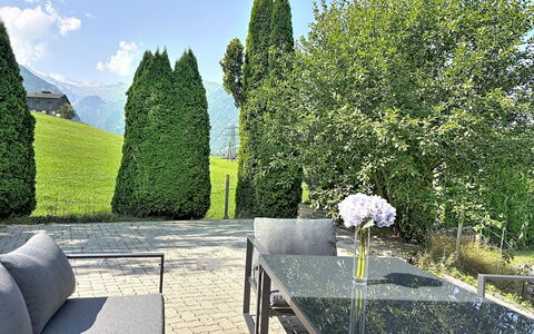 Kaprun 614: Mobilia, Mobili Da Esterno, Sedia, Tavolo Esterno, Giardino, Shade, Landscaping, Tavolino Da Caffè, Sempreverde
