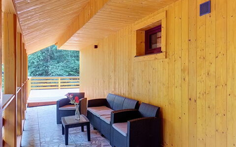 Hraničná: Mobilia, Interior Design, Pavimentazione, Pavimento, Tavolo, Legna, Soffitto, Sedia, Camera, Divano