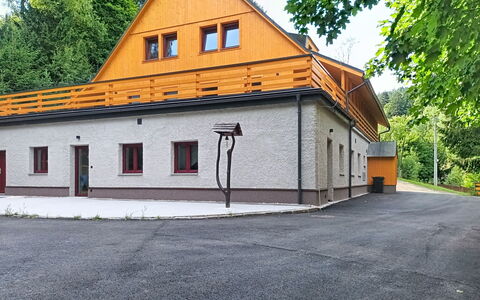 Janov Nad Nisou 6: Mobilia, Interior Design, Pavimentazione, Pavimento, Soffitto, Camera, Sedia, Tavolo, Appartamento, Cucina & Sala Da Pranzo Tavolo