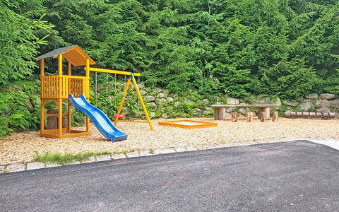 Janov Nad Nisou 6: Mobilia, Interior Design, Pavimentazione, Pavimento, Soffitto, Camera, Sedia, Tavolo, Appartamento, Cucina & Sala Da Pranzo Tavolo