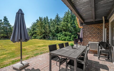 Gyrth - 2.8Km from the Sea: Shade, Giardino, Mobili Da Esterno, Estate, Landscaping, Portico, Latifoglie, Prato, Backyard, Sedia