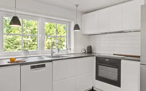 Eufemia - 2.8Km from the Sea: Cucina, Pavimentazione, Legna, Controsoffitto, Interior Design, Pavimento, Elettrodomestico Da Cucina, Cabinetry, Lavandino Della Cucina, Rubinetto
