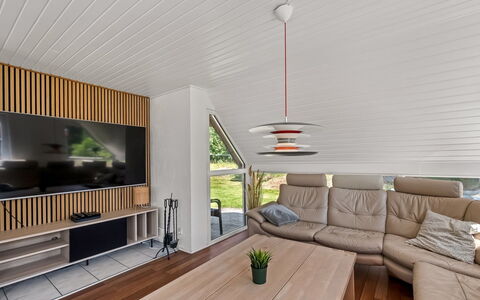 Eufemia - 2.8Km from the Sea: Interior Design, Legna, Soffitto, Pavimentazione, Lampada, Illuminazione, Pavimento, Pavimento In Legno, Soggiorno, Elettrodomestico