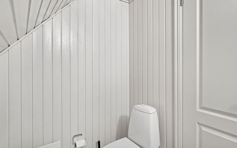 Eufemia - 2.8Km from the Sea: Legna, Pavimentazione, Pavimento, Interior Design, Soffitto, Idraulico Fixture, Bagno, Lampada