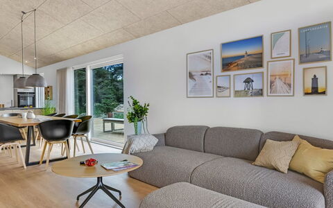 Huldrik - 900M from the Sea: Soffitto, Interior Design, Pavimentazione, Pavimento, Mobilia, Camera, Pavimento In Legno, Soggiorno, Lampada, Divano