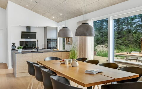Huldrik - 900M from the Sea: Interior Design, Pavimentazione, Mobilia, Legna, Pavimento, Lampada, Soffitto, Cucina & Sala Da Pranzo Tavolo, Sedia, Sala Da Pranzo