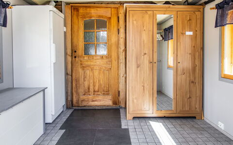 Ylläs 1: Mobilia, Interior Design, Pavimentazione, Pavimento, Tavolo, Legna, Soffitto, Sedia, Camera, Divano