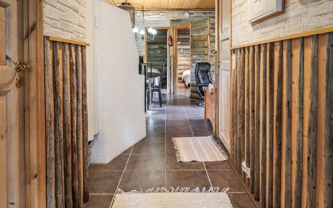 Ylläs 1: Mobilia, Interior Design, Pavimentazione, Pavimento, Tavolo, Legna, Soffitto, Sedia, Camera, Divano