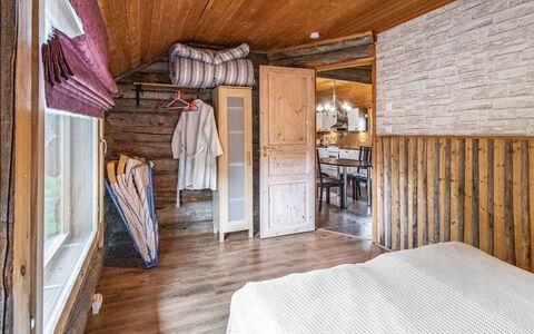Ylläs 1: Mobilia, Interior Design, Pavimentazione, Pavimento, Tavolo, Legna, Soffitto, Sedia, Camera, Divano