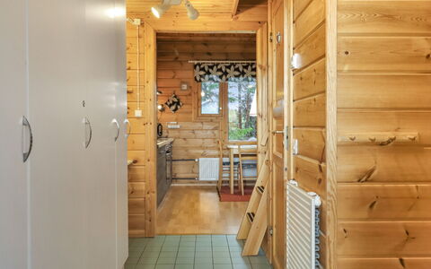 Karpalo 317: Mobilia, Interior Design, Pavimentazione, Pavimento, Tavolo, Legna, Soffitto, Sedia, Camera, Divano