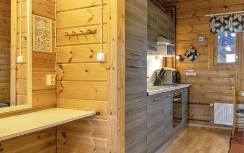 Karpalo 317: Mobilia, Interior Design, Pavimentazione, Pavimento, Tavolo, Legna, Soffitto, Sedia, Camera, Divano