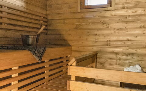 Karpalo 317: Mobilia, Interior Design, Pavimentazione, Pavimento, Tavolo, Legna, Soffitto, Sedia, Camera, Divano