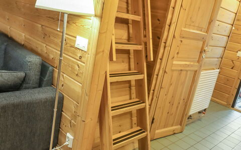 Karpalo 317: Mobilia, Interior Design, Pavimentazione, Pavimento, Tavolo, Legna, Soffitto, Sedia, Camera, Divano