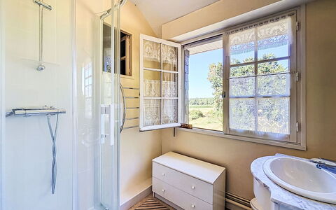 Le Kerguero: Mobilia, Interior Design, Pavimentazione, Pavimento, Tavolo, Legna, Soffitto, Sedia, Camera, Divano