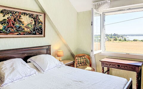 Le Kerguero: Mobilia, Interior Design, Pavimentazione, Pavimento, Tavolo, Legna, Soffitto, Sedia, Camera, Divano