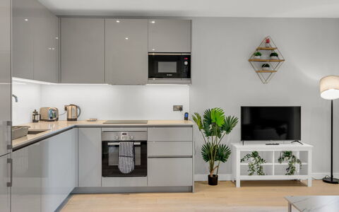 Elephant & Castle: Mobilia, Interior Design, Pavimentazione, Pavimento, Tavolo, Legna, Soffitto, Sedia, Camera, Divano