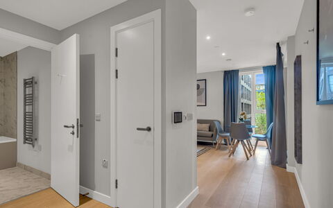 Elephant & Castle: Mobilia, Interior Design, Pavimentazione, Pavimento, Tavolo, Legna, Soffitto, Sedia, Camera, Divano